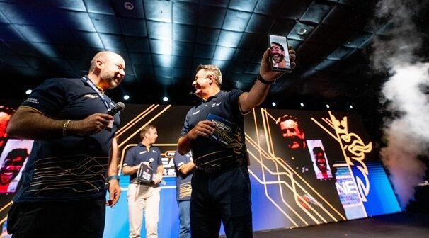 Veja como foi a festa de entrega do caminhão dos 75 anos da P.B. Lopes