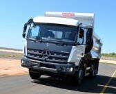 Mercedes-Benz lança na Agrishow novos caminhões Atego para operações mistas e fora de estrada